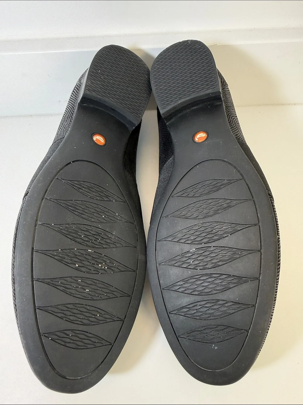 Clarks Women’s Un Blush Lo Black Slip-On Loafers - Size 9